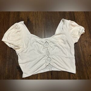 ❤️‍🔥2/$20❤️‍🔥 Junior’s Size Large Cropped Short Sleeve Top- Madden NYC